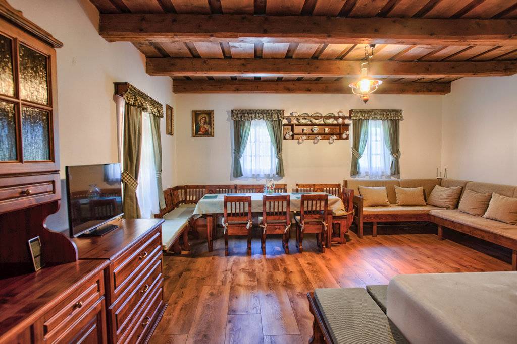 Obývačka, Drevenica Hybe, Hybe