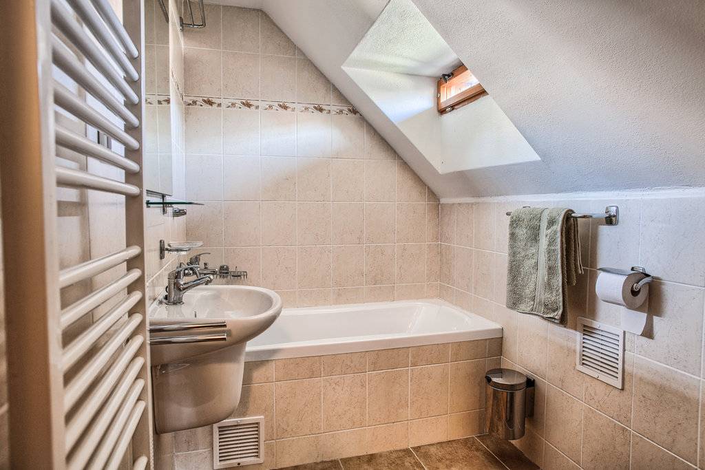 Kúpeľňa s toaletou, Drevenica Hybe, Hybe