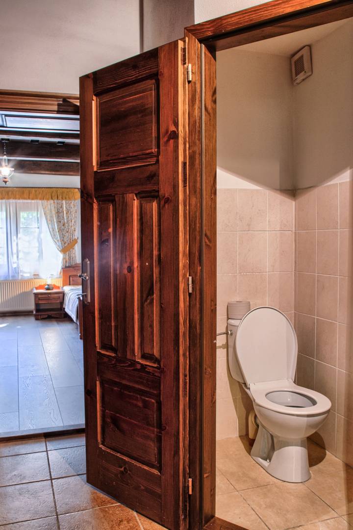 Samostatná toaleta, Drevenica Hybe, Hybe