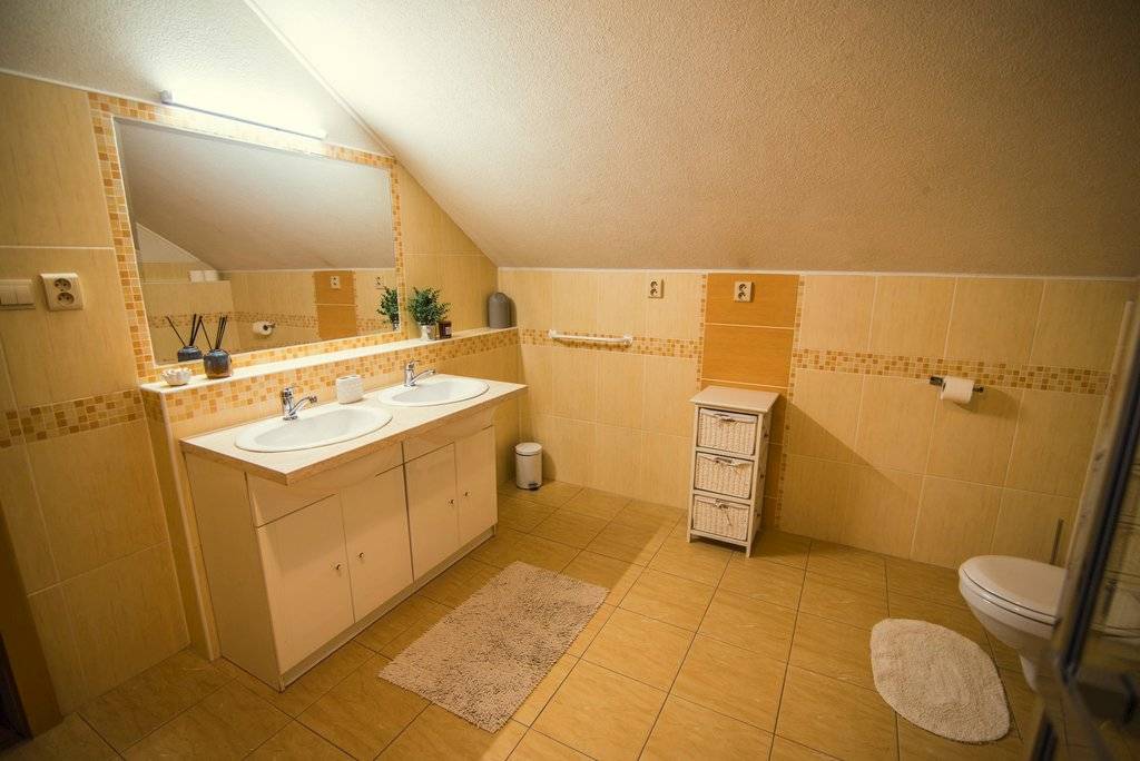 Kúpeľňa s toaletou, Chata Korcháň, Raková