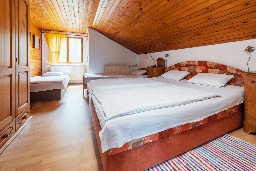 Spálňa, Chata Slovakia č. 1, Dolná Lehota