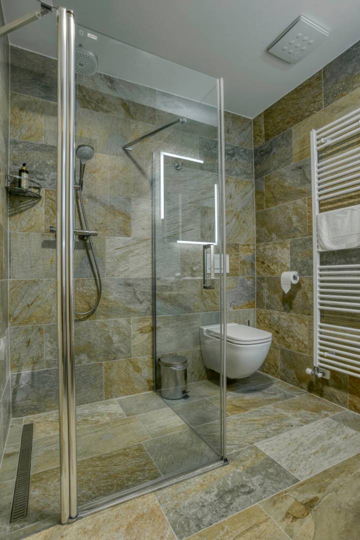 Kúpeľňa s toaletou, Apartmán Jelení Grúň - Chalet Jasná, Demänovská Dolina