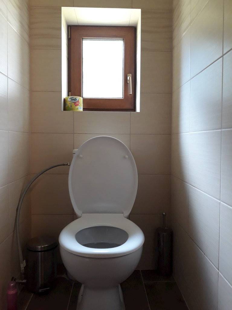 Samostatná toaleta, Chata Stred Kubínska hoľa, Dolný Kubín