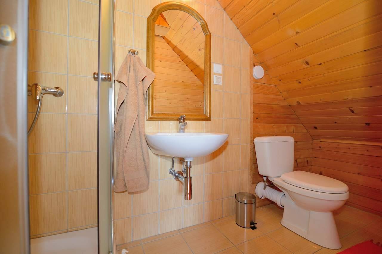 Kúpeľňa s toaletou, Chata Hajana, Kokava nad Rimavicou