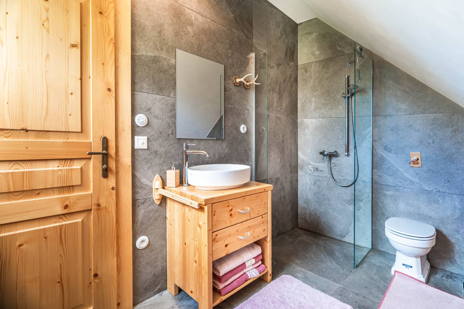 Kúpeľňa s toaletou, Chalupa u Golisov, Zákopčie