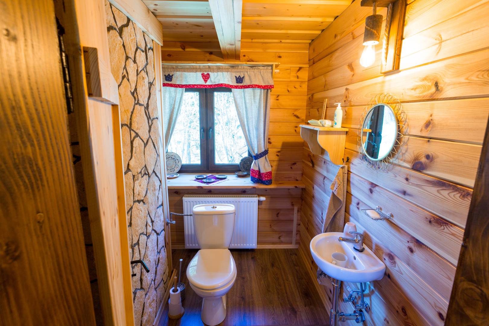 Samostatná toaleta, Chata Jaška, Hruštín