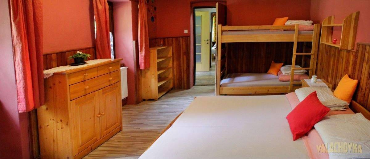 Spálňa, Chata Valachovka, Vyhne