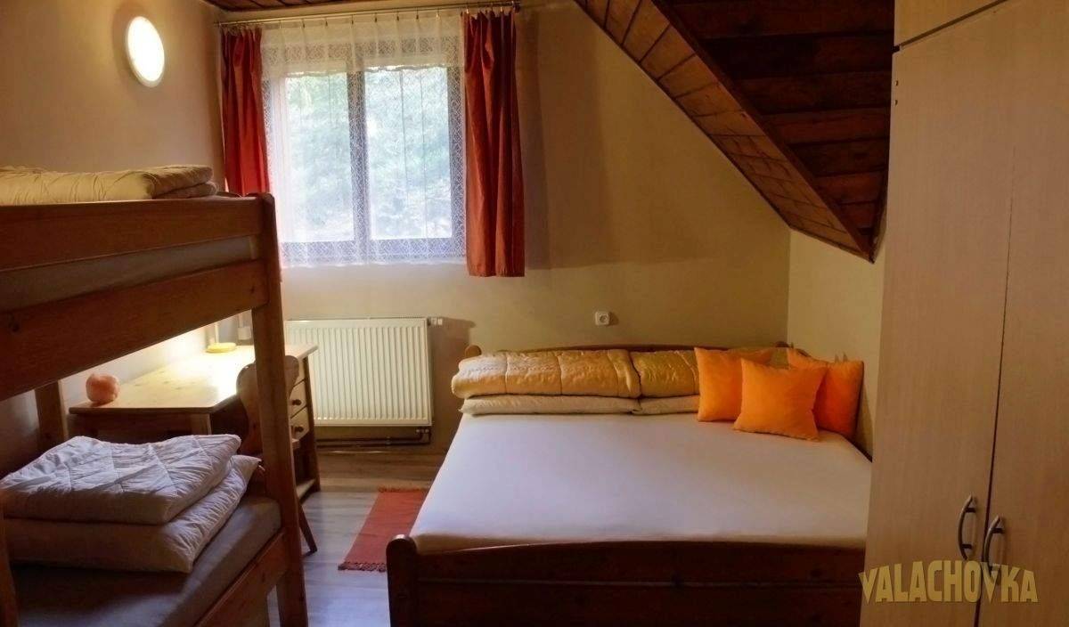 Spálňa, Chata Valachovka, Vyhne