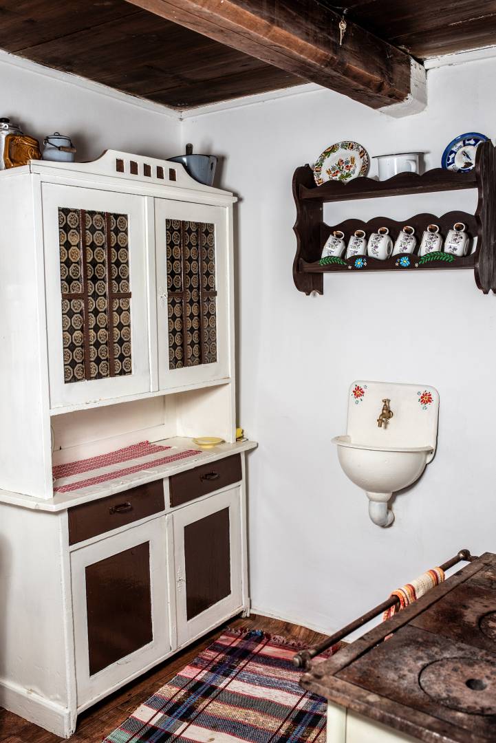 Kuchyňa, Tradičná slovenská drevenica &quot;Tak ako kedysi&quot;, Komjatná