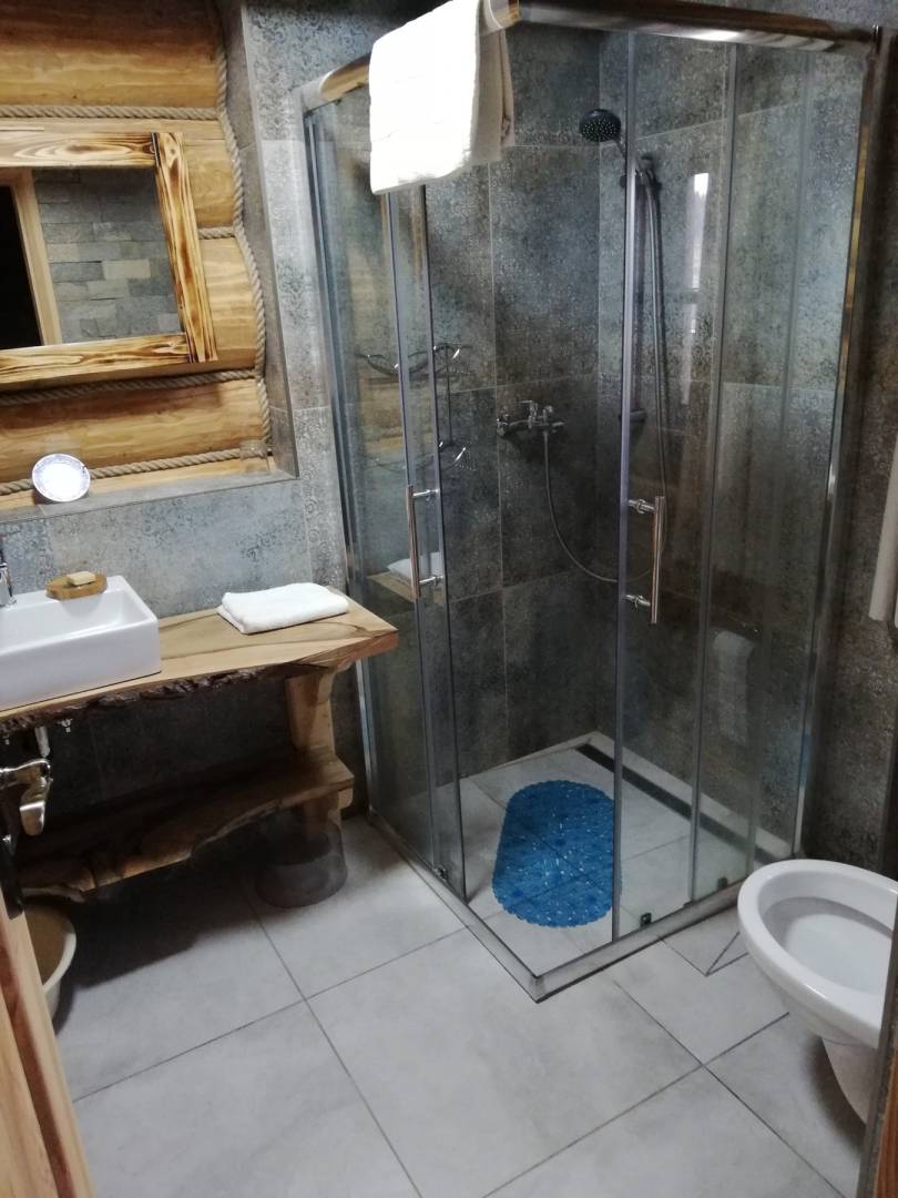 Kúpeľňa s toaletou, Drevený zrub Zuberec, Zuberec