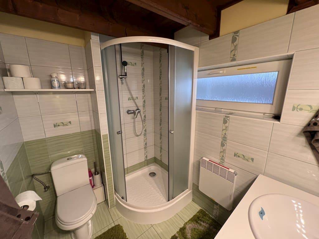 Kúpeľňa s toaletou, Chata Hoľa, Dolný Kubín