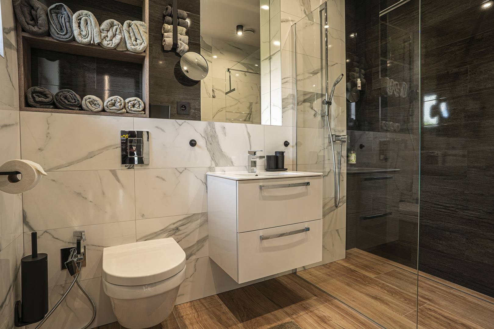 Kúpeľňa s toaletou, Villa pri rybníku STROHM, Hodruša - Hámre