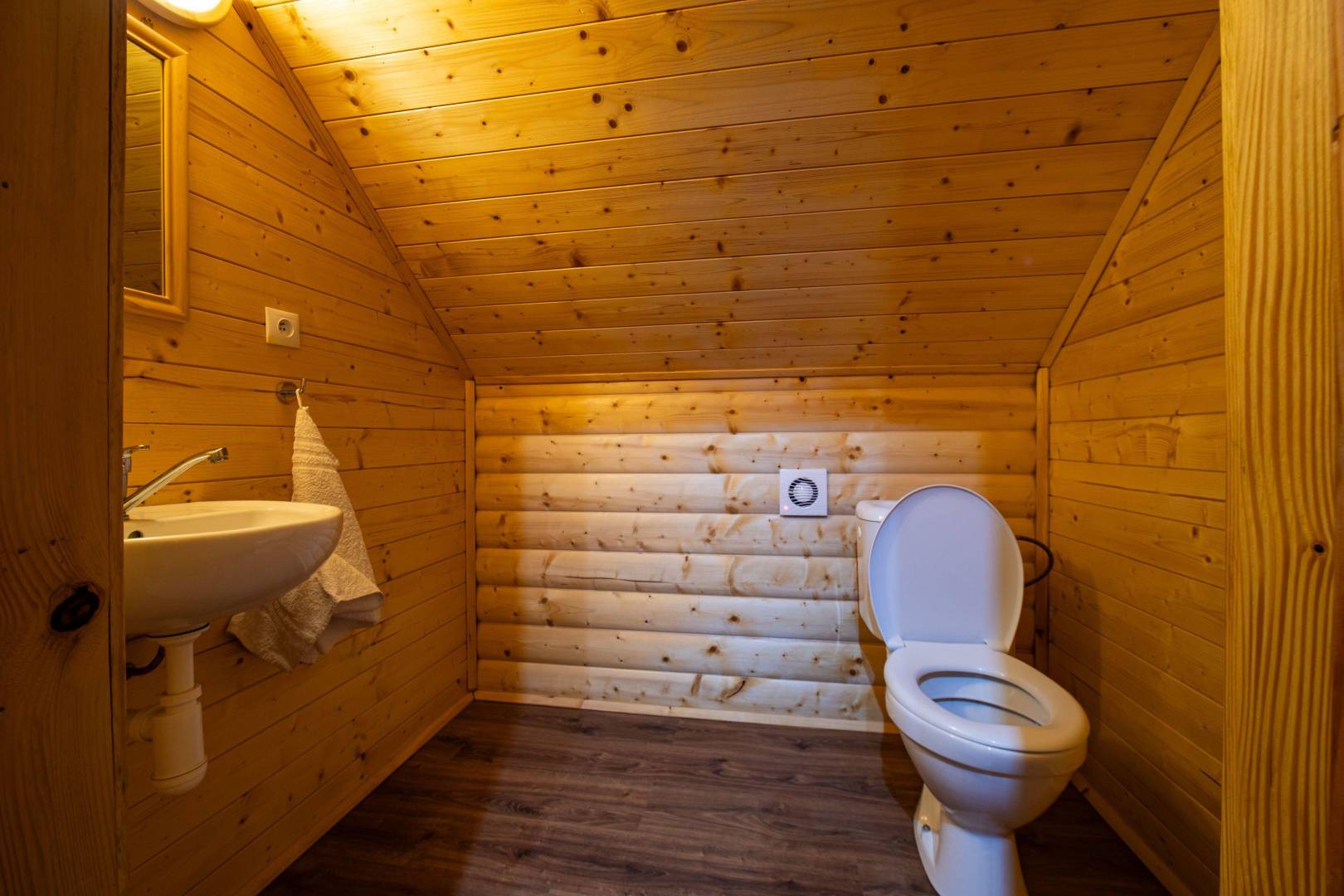 Samostatná toaleta, Chata pod Rožkom, Uličské Krivé