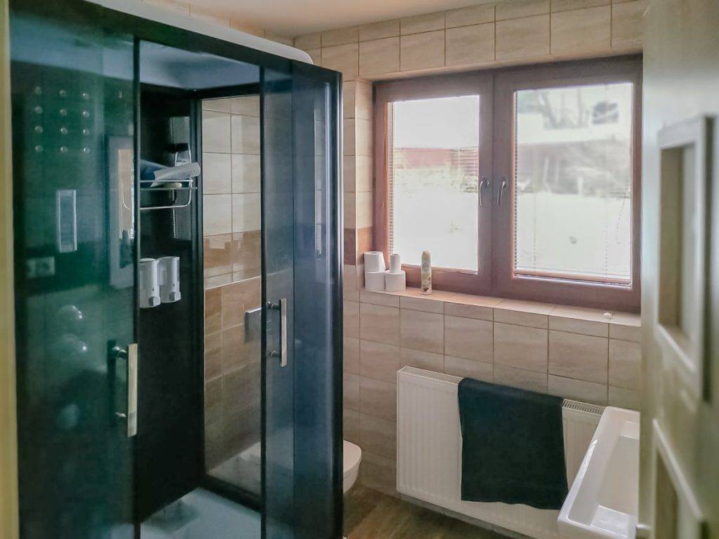 Samostatná toaleta, Chata pod lipou, Bobrovník