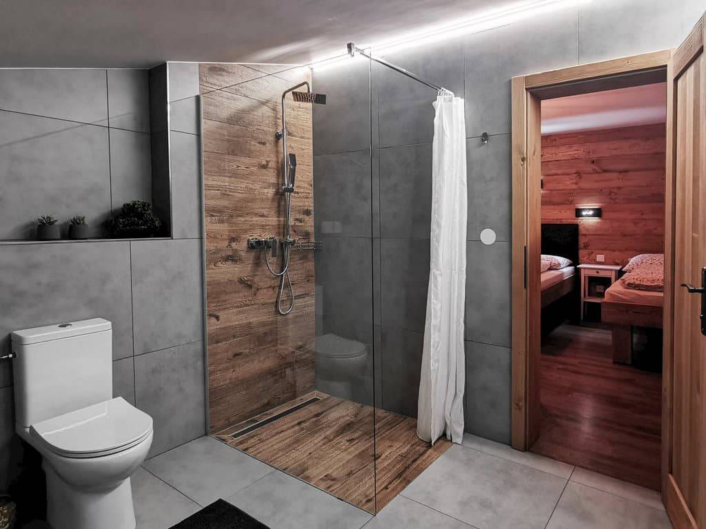 Kúpeľňa s toaletou, Chata Tirolka, Oščadnica