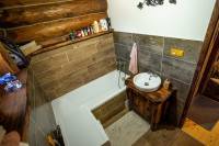Kúpeľňa s toaletou, Zrub Maxim, Nálepkovo