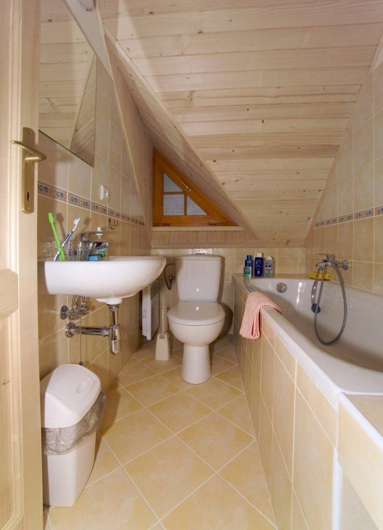 Kúpeľňa s toaletou, Chata č. 23 Čremošné pri Turčianskych Tepliciach, Čremošné