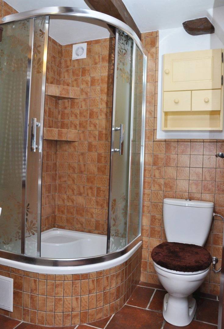 Kúpeľňa s toaletou, Chalupa Borovenka, Veľké Borové