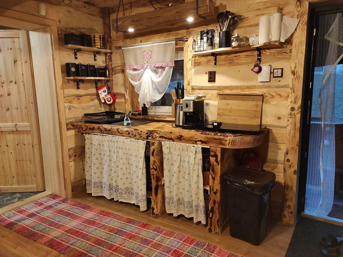 Kuchyňa, Drevená Chalúpka, Šumiac