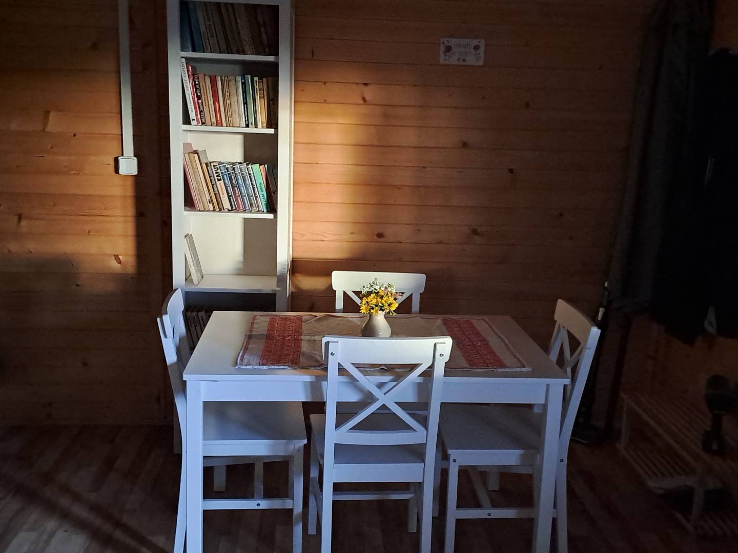 Spoločenská miestnosť, Chata Kolpachy pri štiavnickom jazere, Banský Studenec