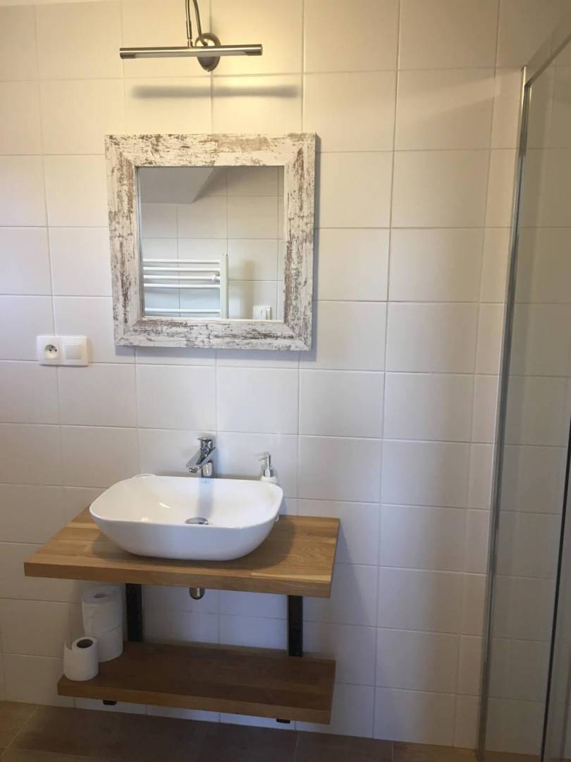 Kúpeľňa s toaletou, Chalupa pod lesom, Hodruša - Hámre