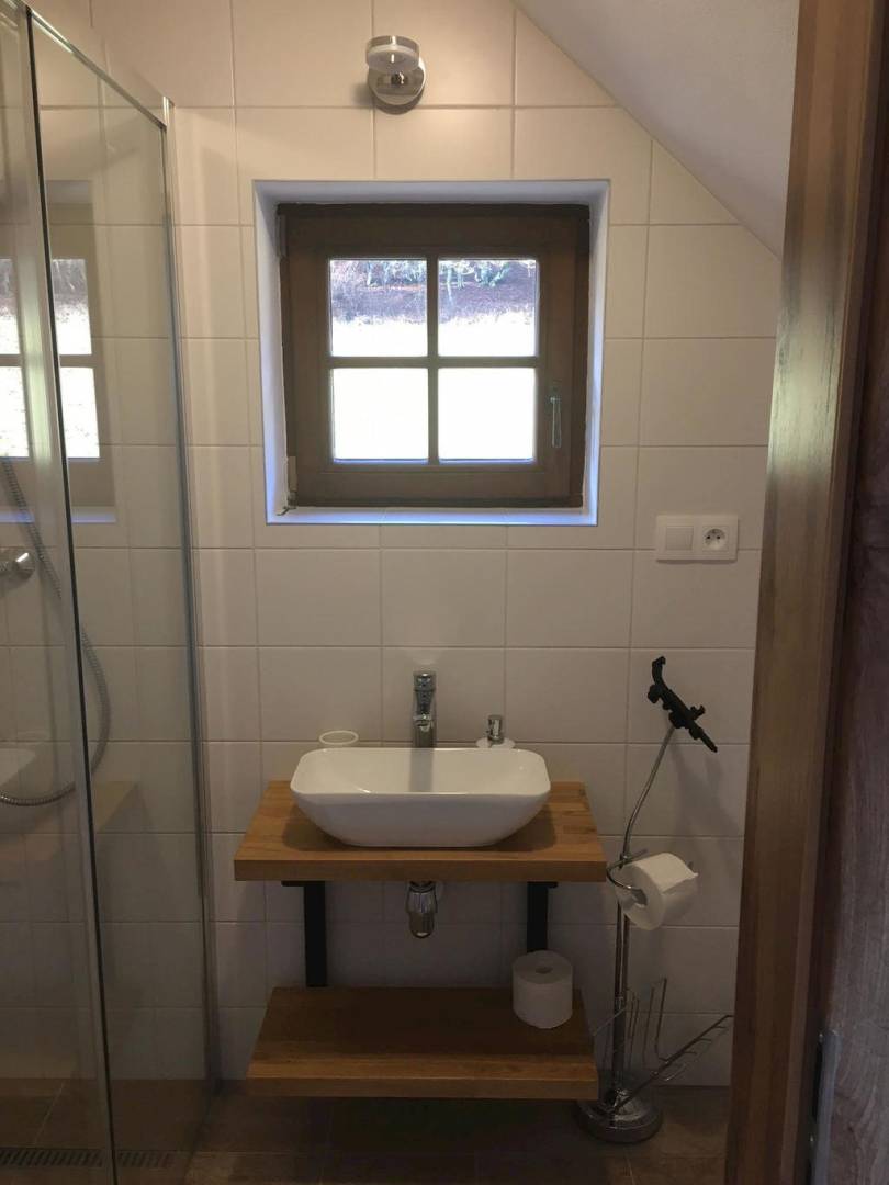 Kúpeľňa s toaletou, Chalupa pod lesom, Hodruša - Hámre