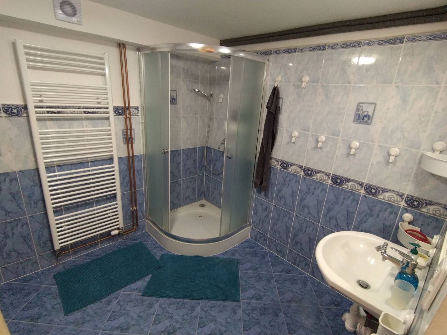 Kúpeľňa s toaletou, Hronec U Petra dvojizbový byt, Hronec