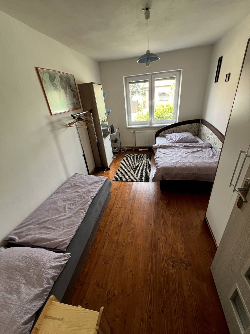 Spálňa, Priestranný dom s kúpacou kaďou, Levice