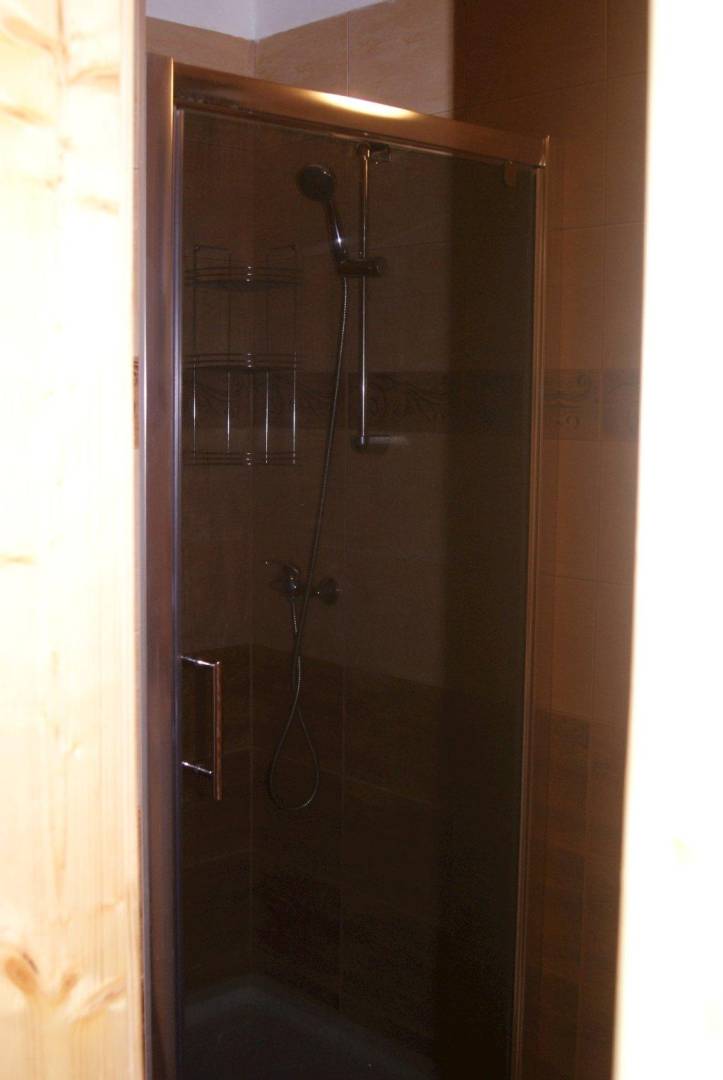 Kúpeľňa bez toalety, Chata pod lipou, Kozelník