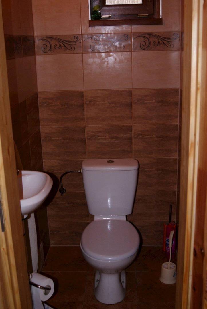 Samostatná toaleta, Chata pod lipou, Kozelník