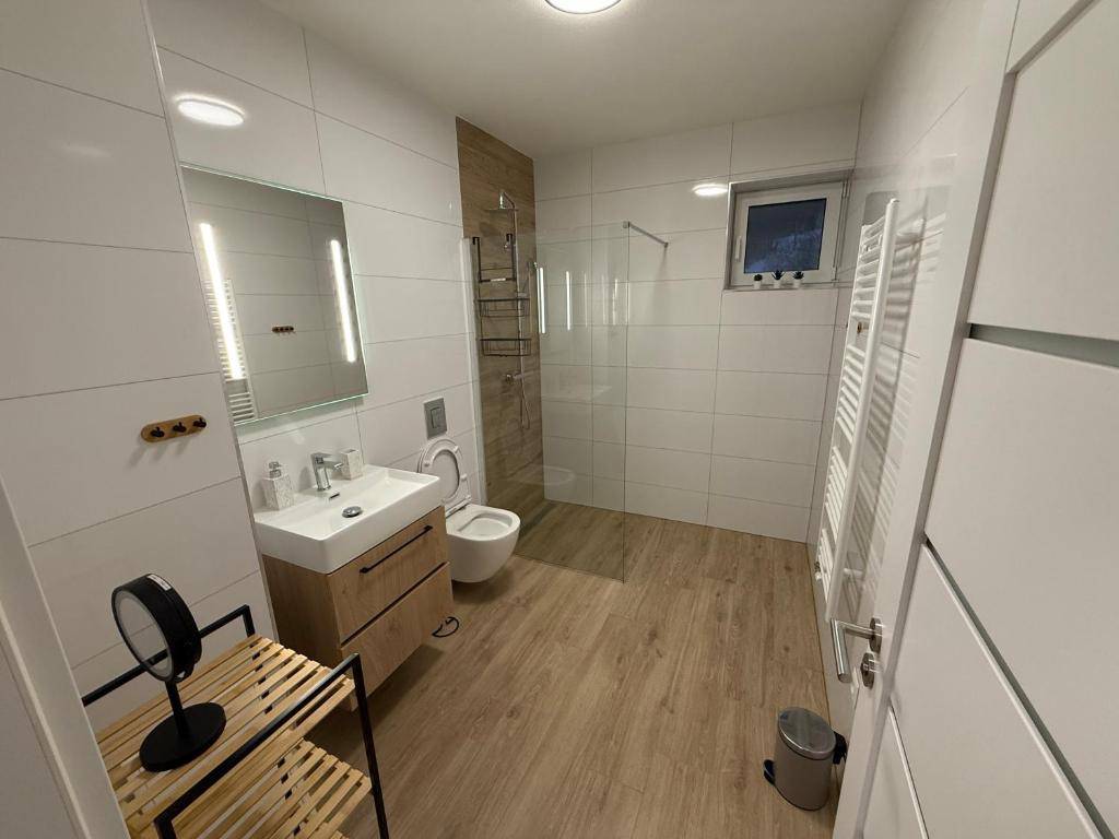 Kúpeľňa s toaletou, Apartmány Brezovina, Oravské Veselé