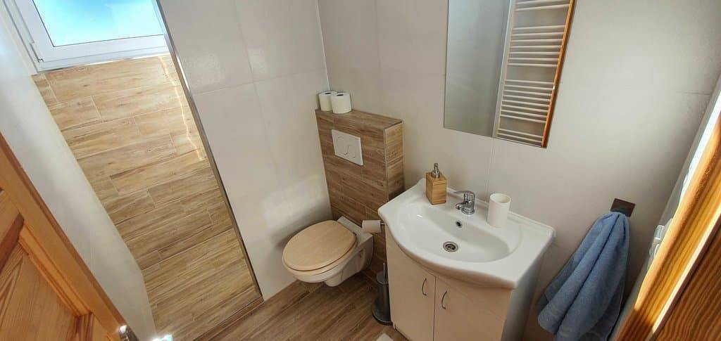 Kúpeľňa s toaletou, Chata Lomnica, Veľká Lomnica