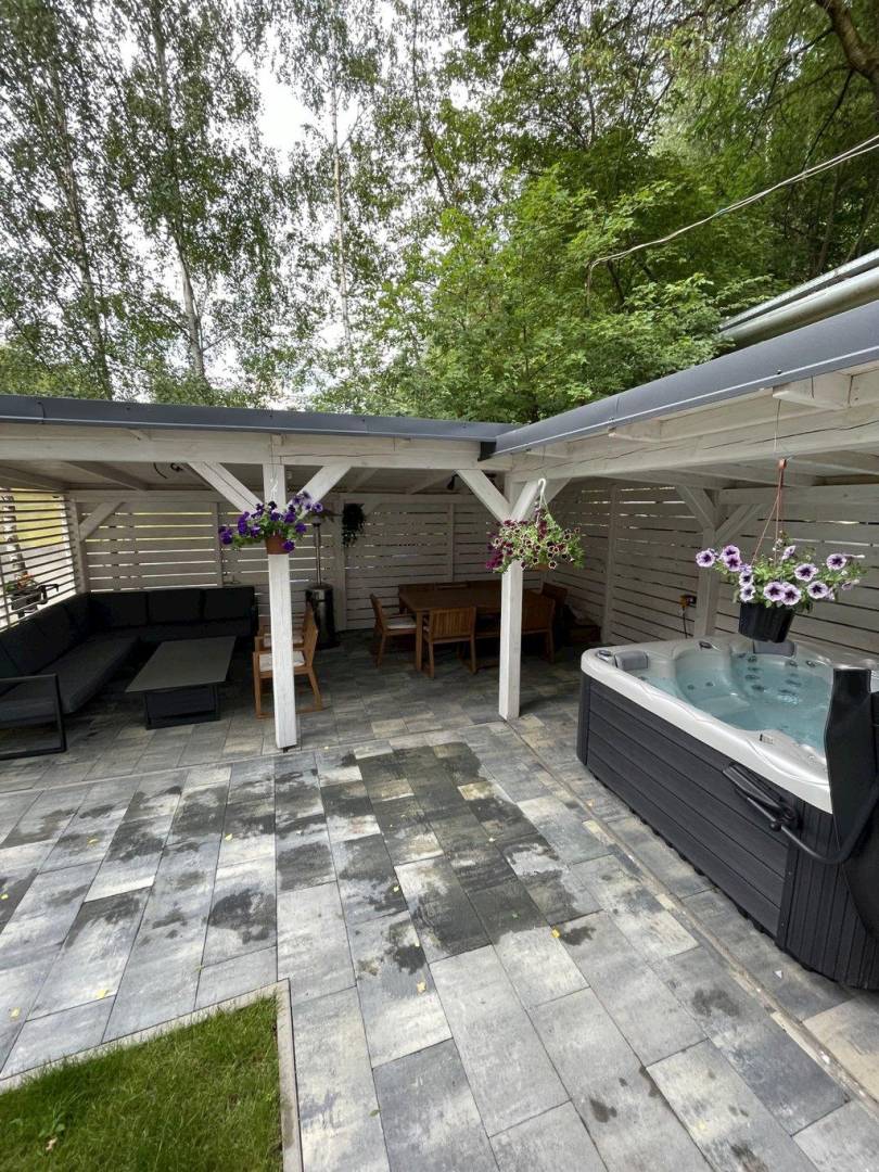 Terasa, Historická vila Dom hostí, Podbrezová