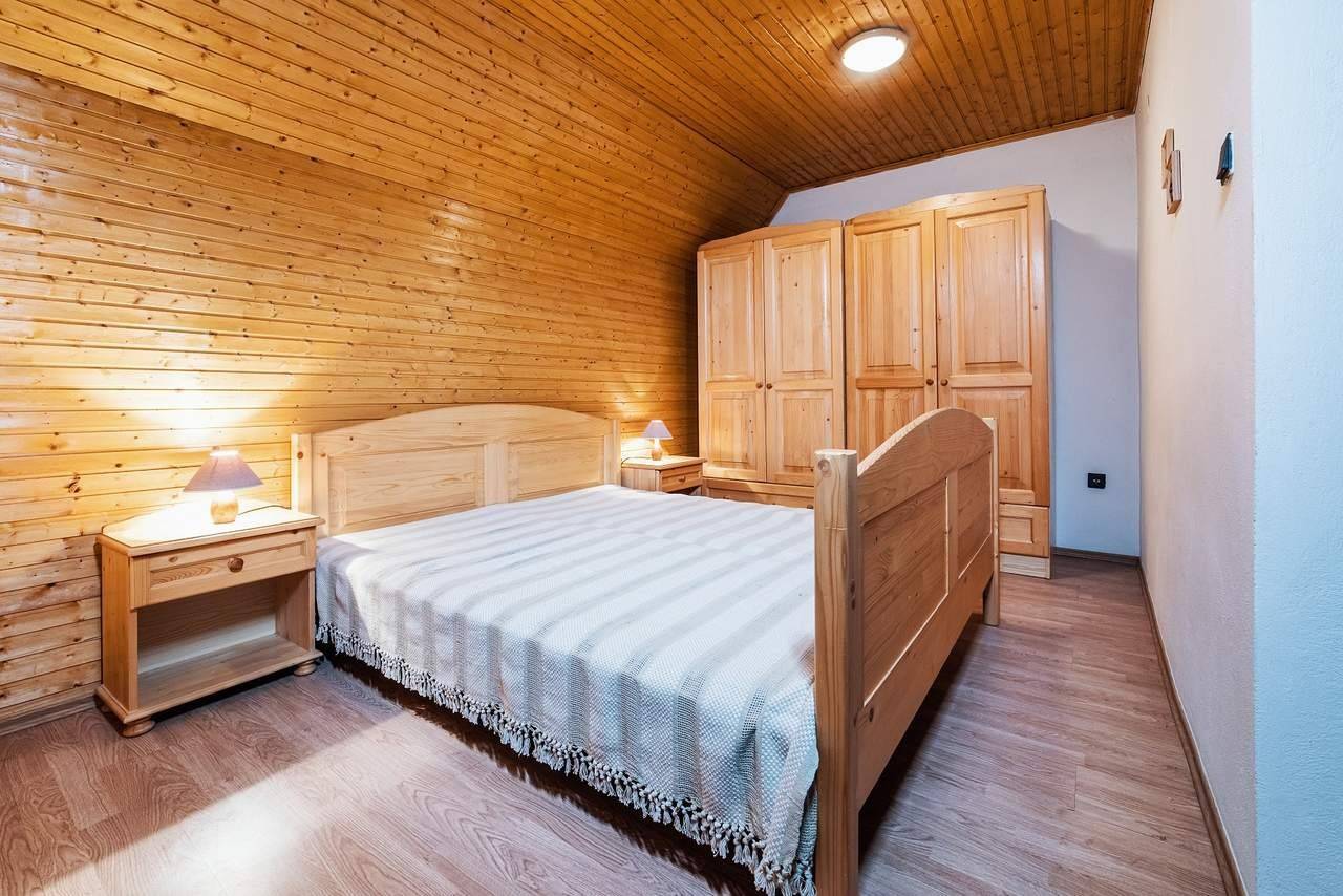 Spálňa, Veľká chata pod Chopkom, Horná Lehota