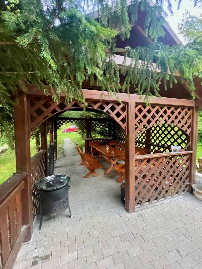 Terasa, Veľká chata pod Chopkom, Horná Lehota