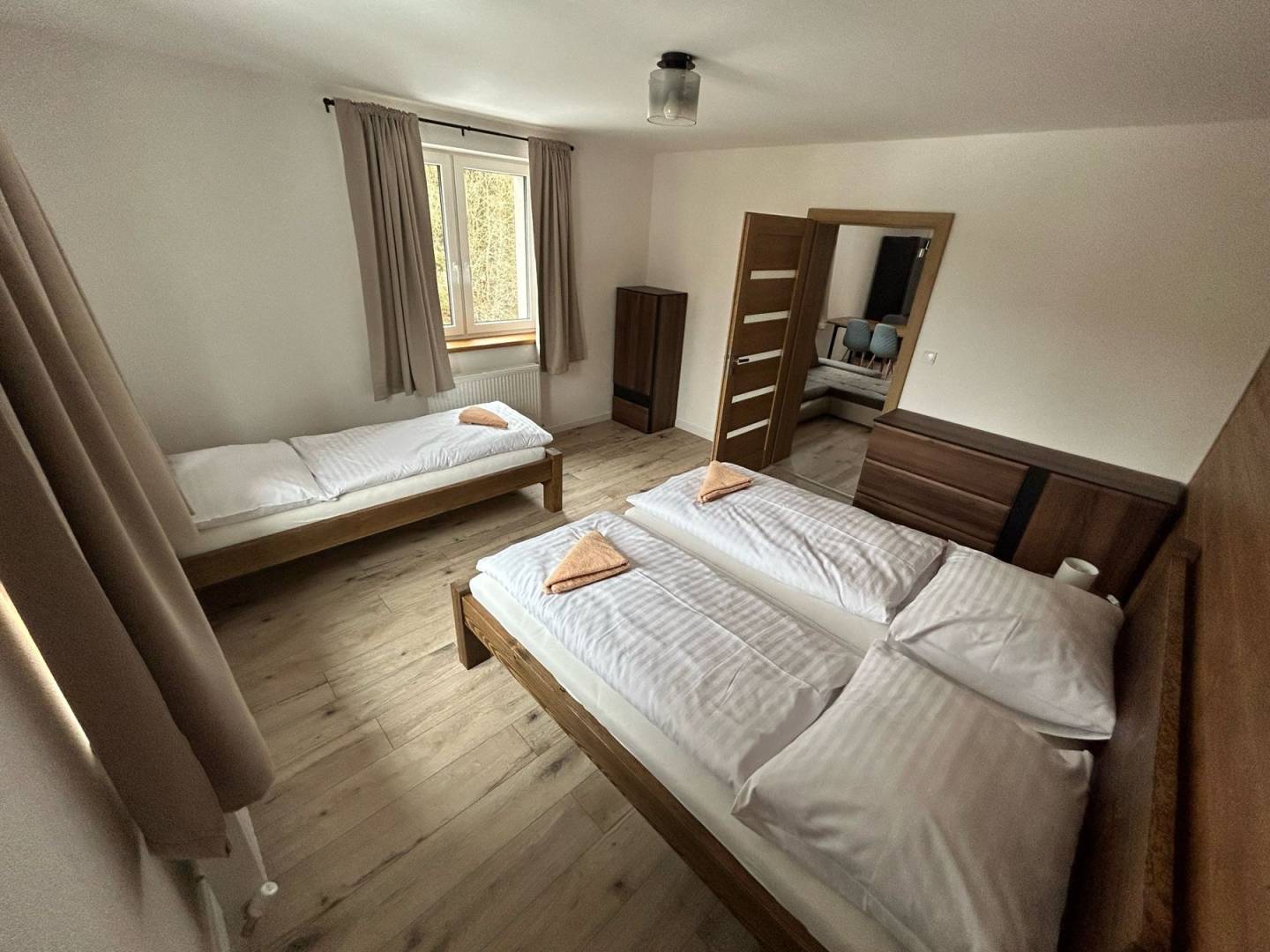 Spálňa, Chalupa pod lesom s kúpacou kaďou****, Dlhá nad Kysucou