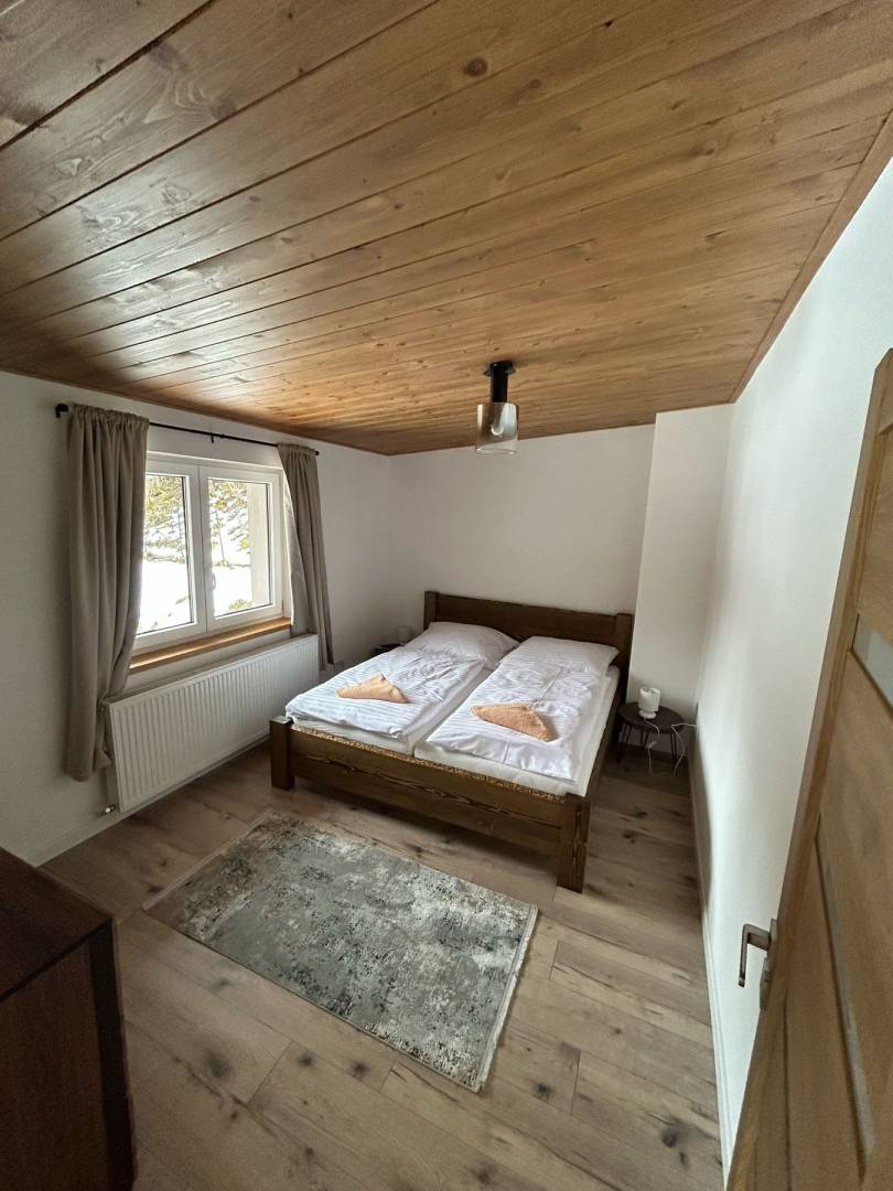 Spálňa, Chalupa pod lesom s kúpacou kaďou****, Dlhá nad Kysucou