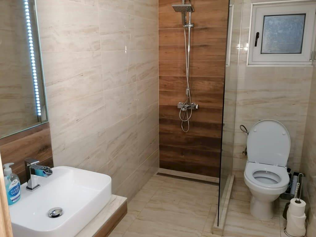 Kúpeľňa s toaletou, Chata pri jazierku, Vyšná Voľa