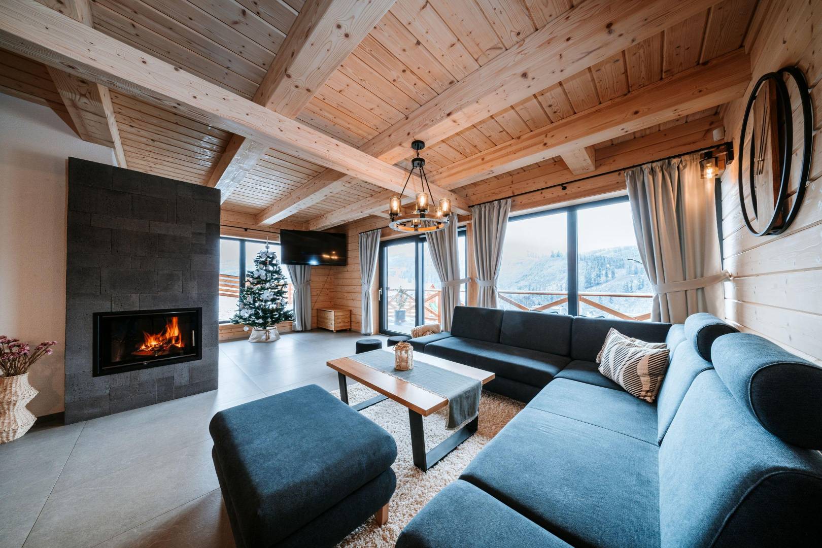 Obývačka, Zrub Azarka, Beňuš