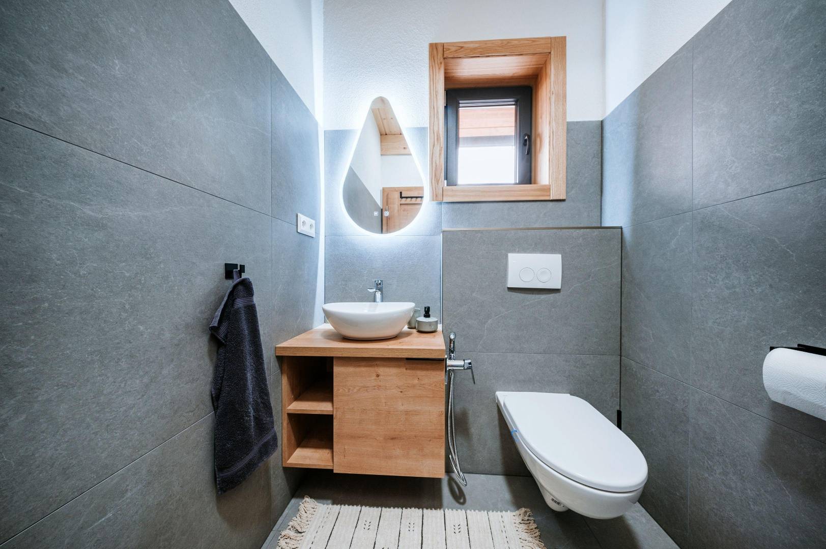 Samostatná toaleta, Zrub Azarka, Beňuš