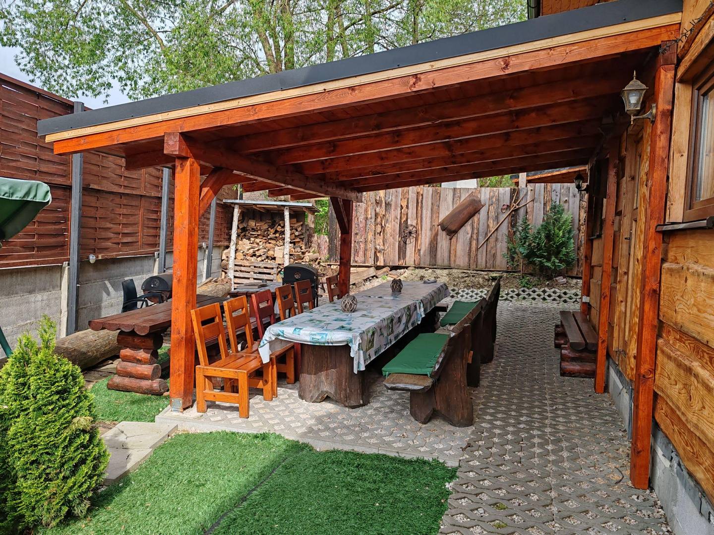 Terasa, Kanadský zrub, Kostolná Ves