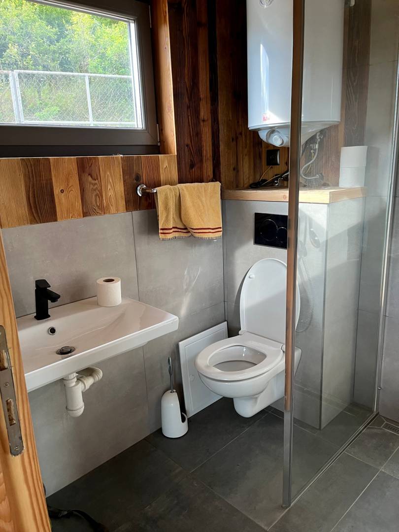 Kúpeľňa s toaletou, Chata Dorotka na sosne, Nová Ľubovňa