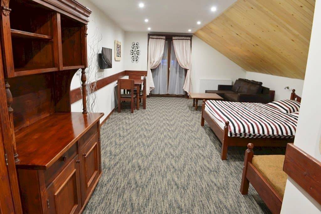 Spálňa, Chata Dolinka, Mýto pod Ďumbierom