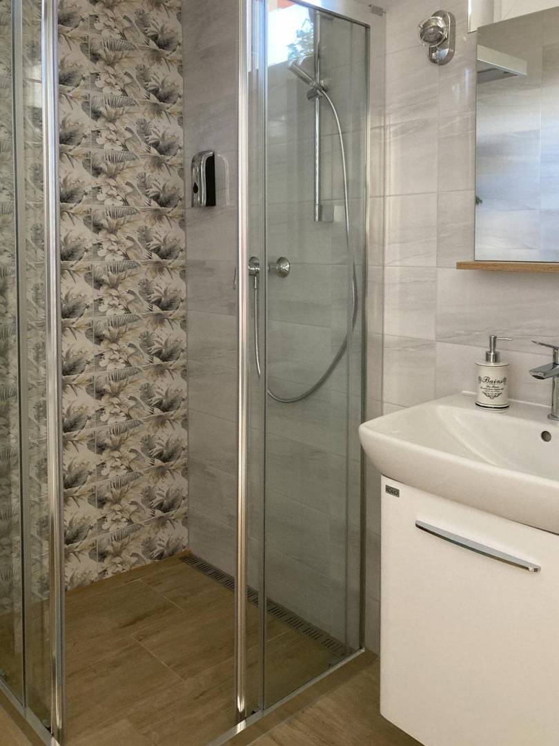 Kúpeľňa bez toalety, Chalupa v záhrade, Turčianske Teplice