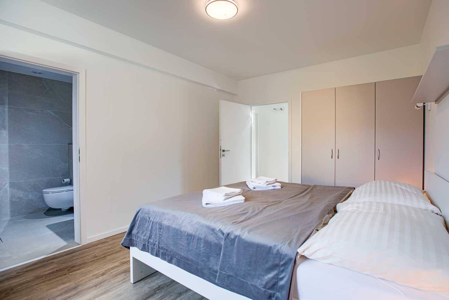 Spálňa, Pekné časy na Hlobišove, Hronec