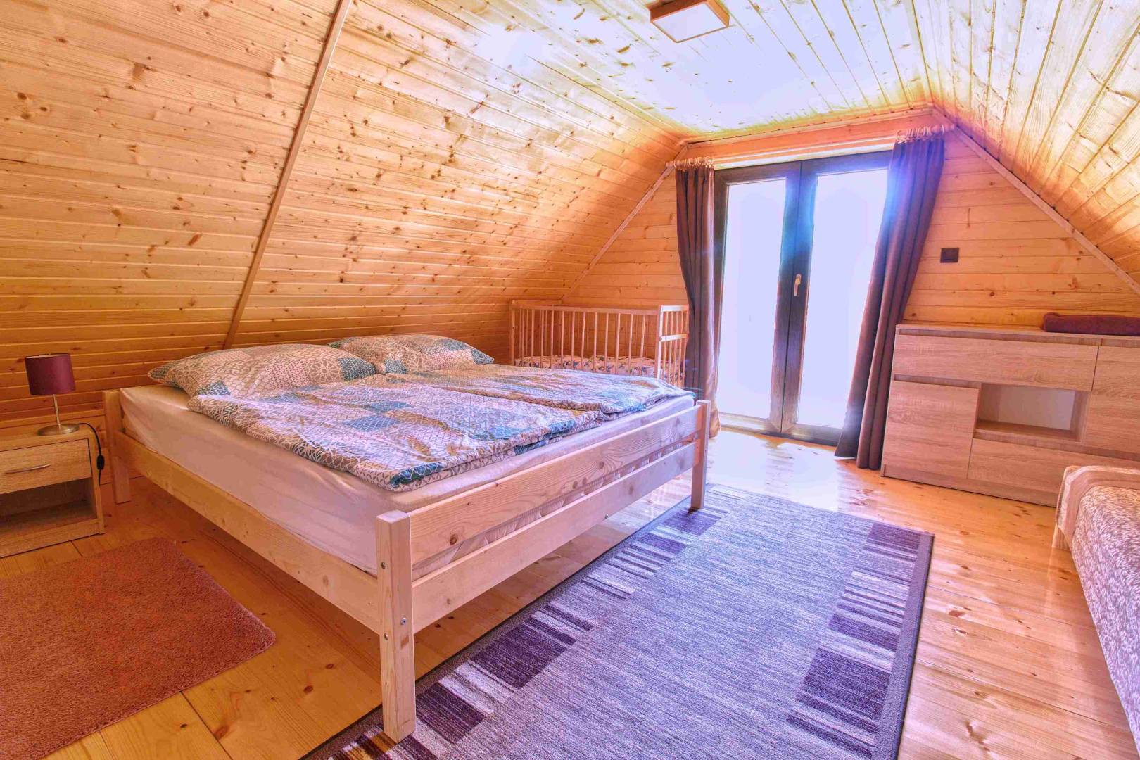 Spálňa, Chata pri Kaštieli, Necpaly