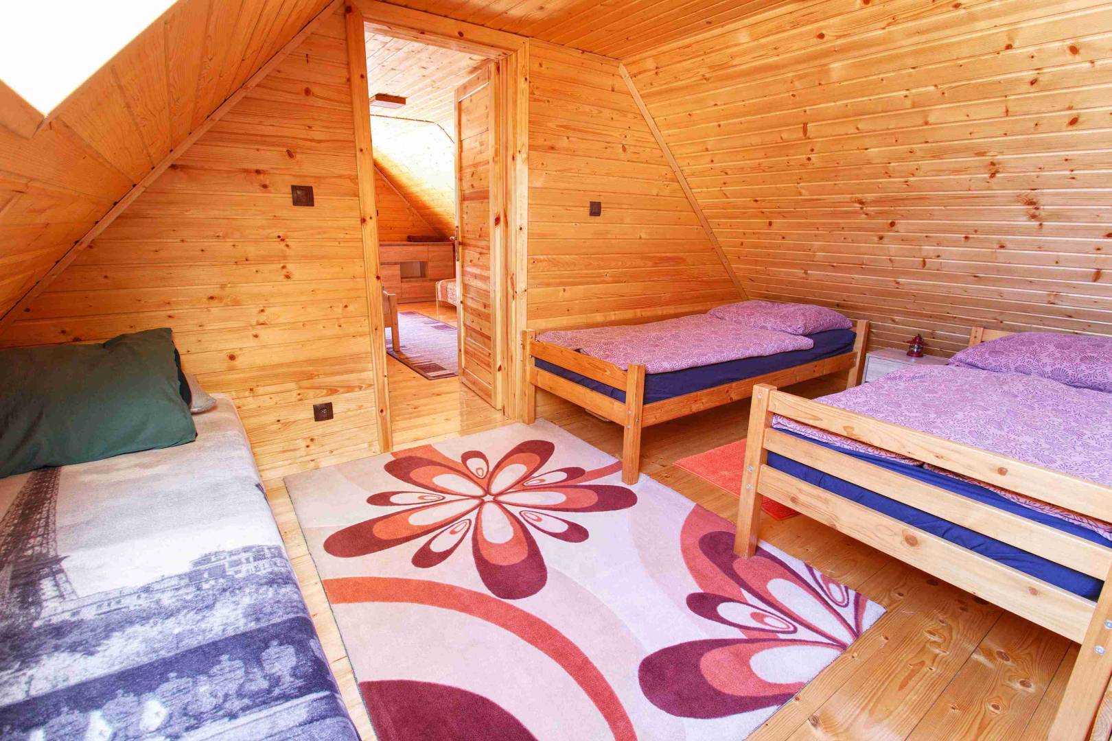 Spálňa, Chata pri Kaštieli, Necpaly