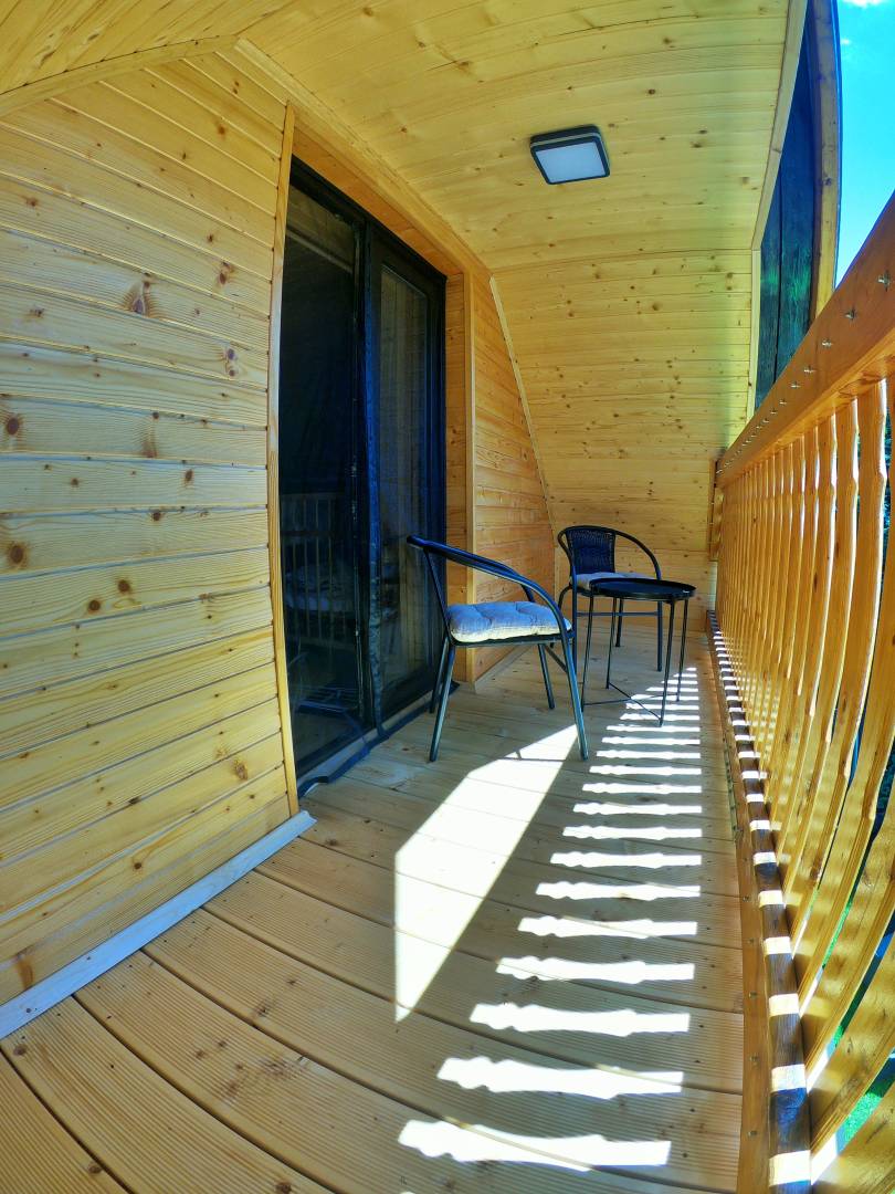 Balkón, Chata pri Kaštieli Longevity Nature Retreat, Necpaly