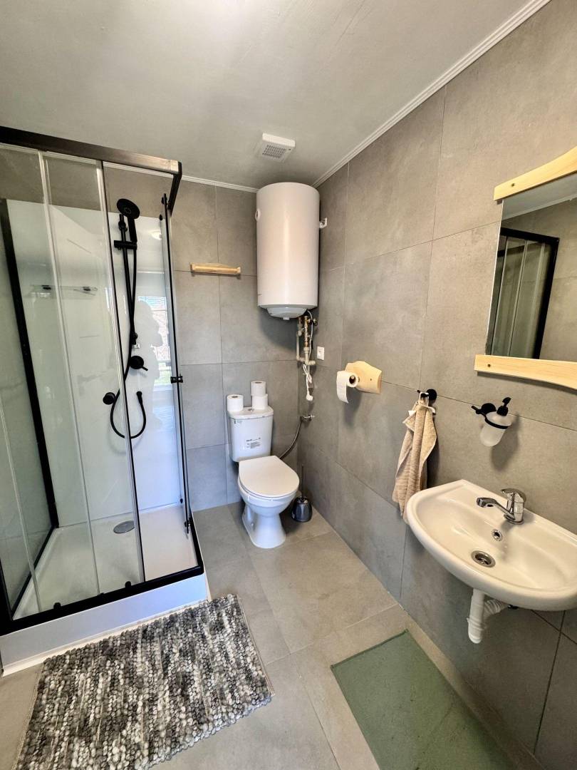 Kúpeľňa s toaletou, Chata pod Horou - Nová Baňa, Nová Baňa