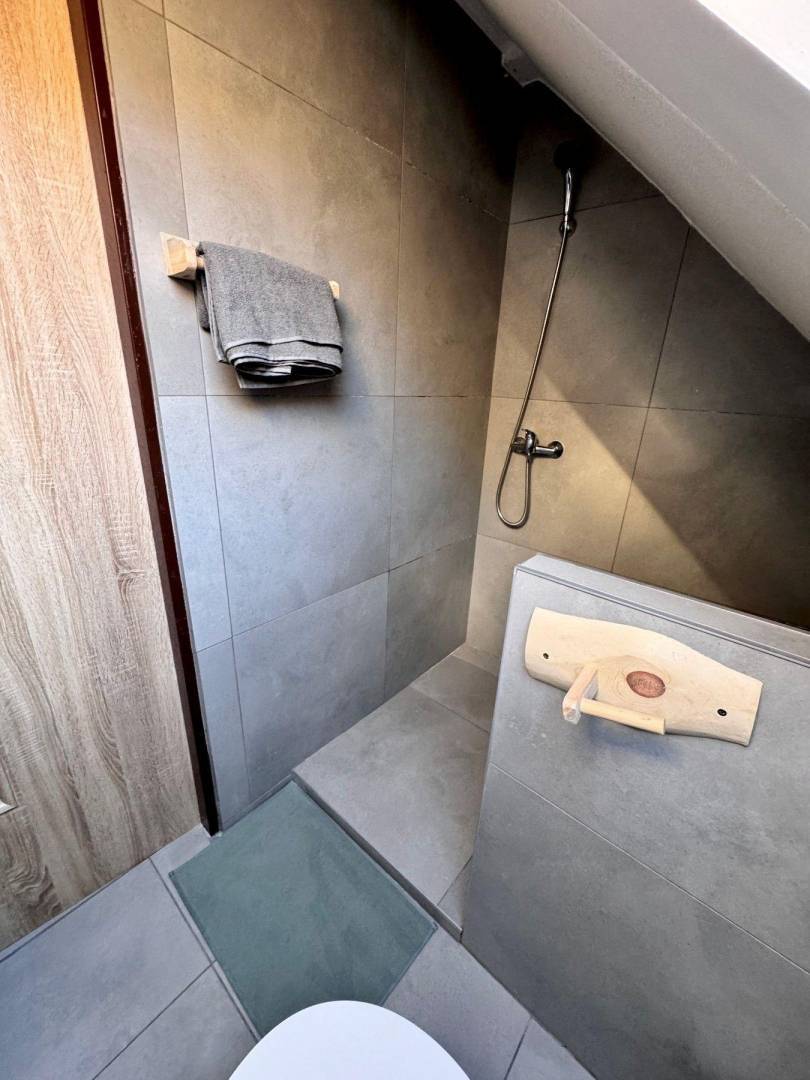 Kúpeľňa s toaletou, Chata pod Horou - Nová Baňa, Nová Baňa